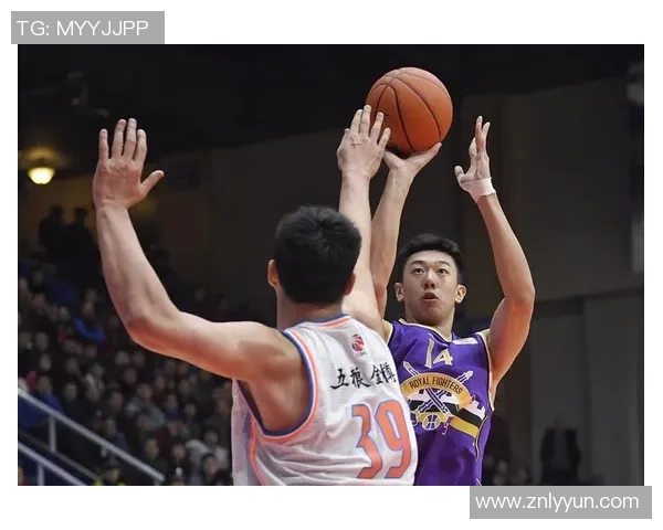 上海篮球队在联赛中的比赛经验与表现分析探讨